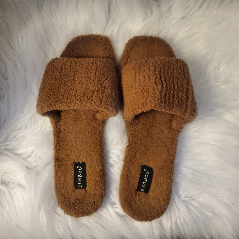 Bamboo Fur Sandals - Picture 2 of 4